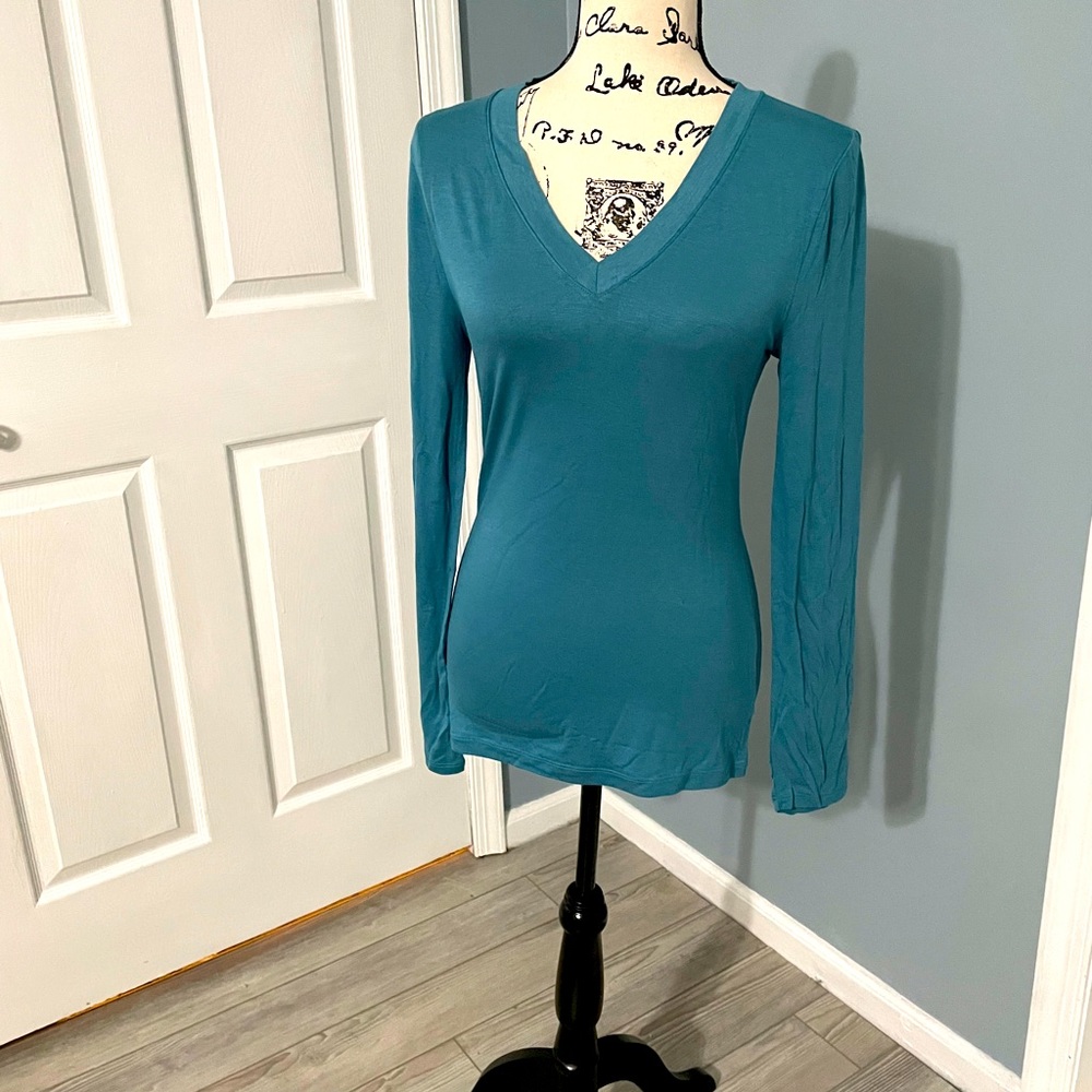 Green long sleeve tee size Med